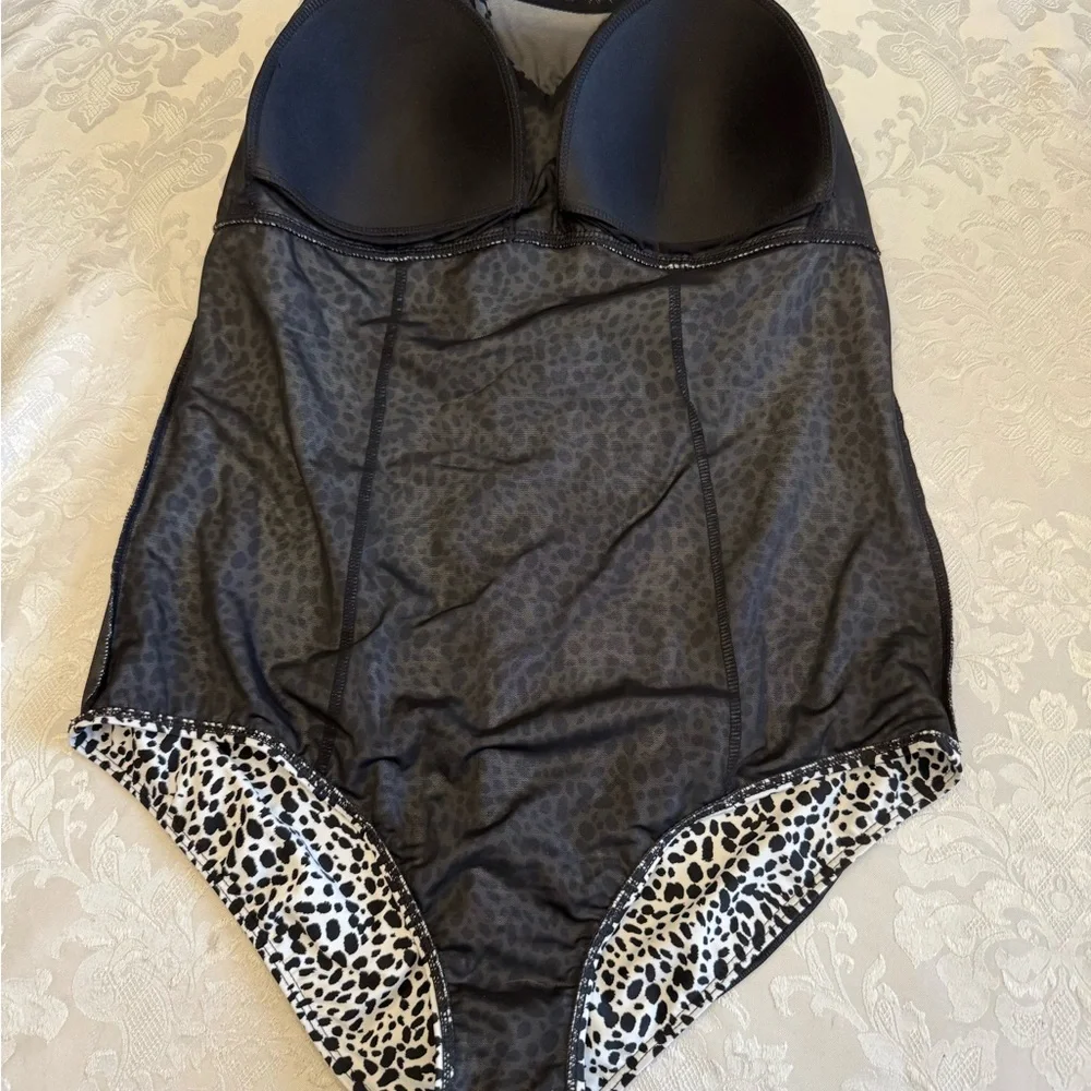 Torrid Size 1 Black White Mesh High Neck Wire Free One Piece Swimsuit Resortwear